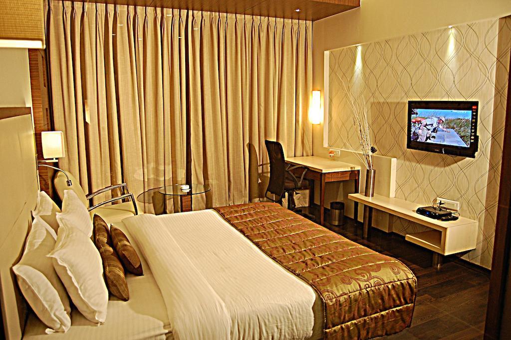 Sentosa Resorts & Water Park Chinchvad Zimmer foto