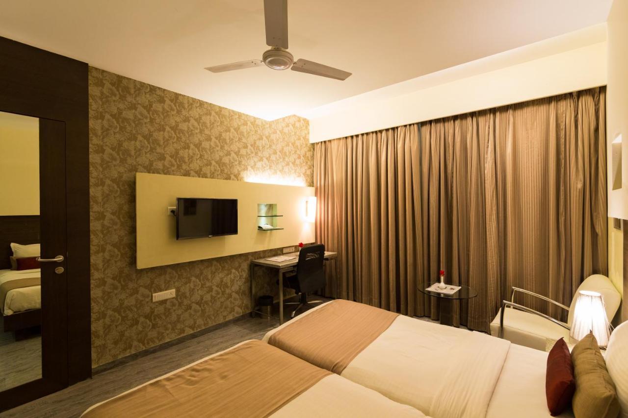 Sentosa Resorts & Water Park Chinchvad Exterior foto